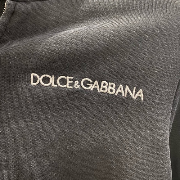Basic black hoodie: logo embroidered hoodie - Picture 2 of 8